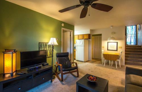 Peaceful Country Club Condo In The Pines