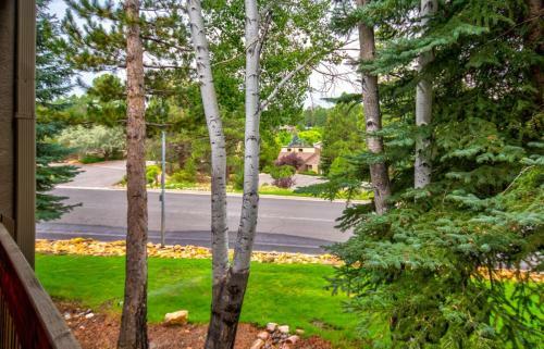 Peaceful Country Club Condo In The Pines