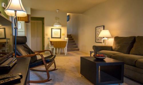 Peaceful Country Club Condo In The Pines