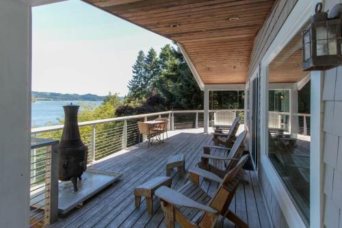 Siltcoos Lakefront Splendor
