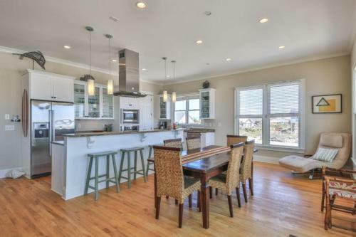 East Ashley Avenue 1709 - Paradise Weiss Home