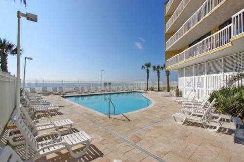 Apartamento Chas. Oceanfront 419 Condo