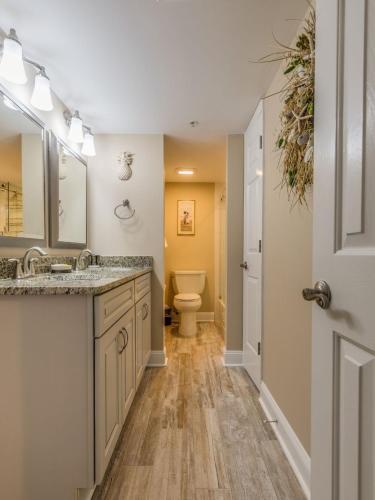 Apartamento Chas. Oceanfront 308 Condo
