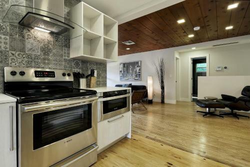 Bungalow 8
