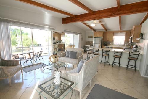 230 Palermo Cirle Home