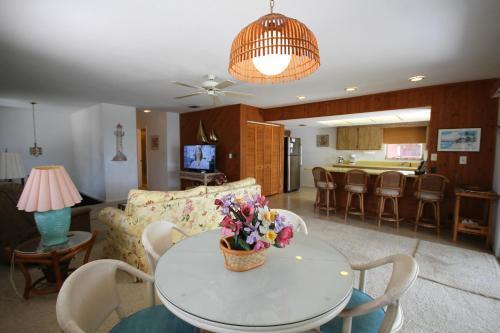 Apartamento 7946 Estero Blvd., Upstairs Duplex