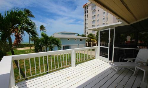 Apartamento 7946 Estero Blvd., Upstairs Duplex