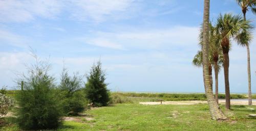 Apartamento 7946 Estero Blvd., Upstairs Duplex