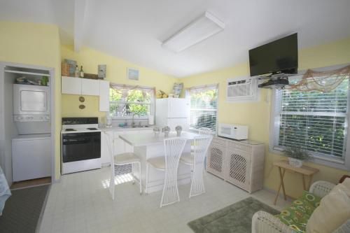 60 Ave E Cottage