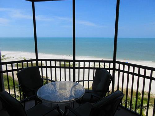 Riviera Club #704 Apartment