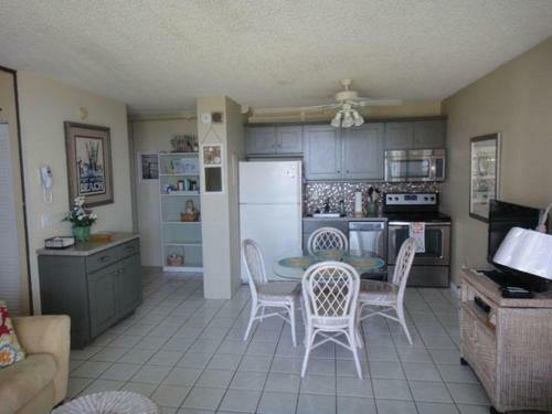 Estero Beach & Tennis #506a Apartment