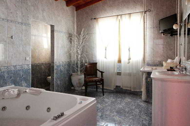 Hotel Alia Palace