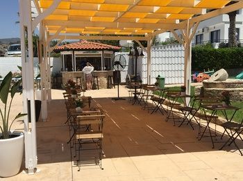 Vrachia Aparthotel