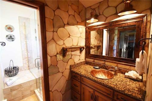 Cross Creek 203 (condo)