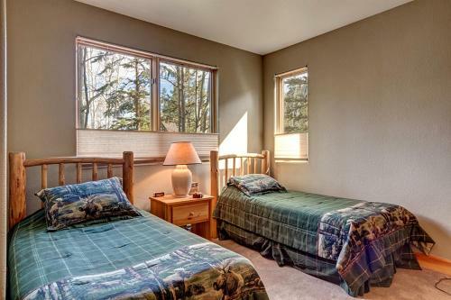 Western Lodge-style Home