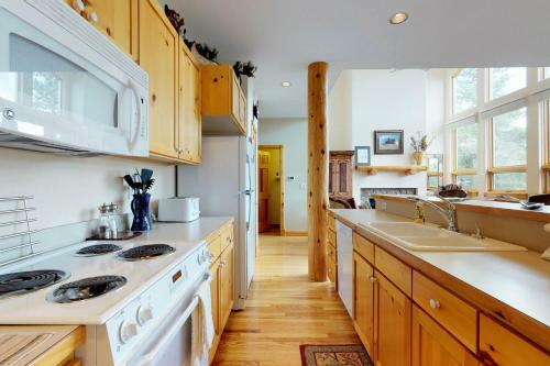 Water Dance Lakeside