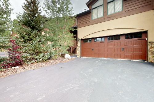 Water Dance Lakeside