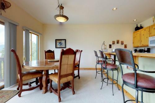 Water Dance Lakeside