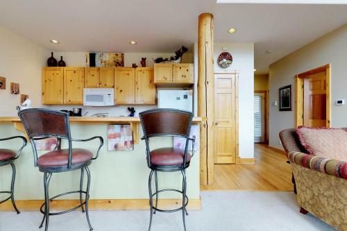 Water Dance Lakeside