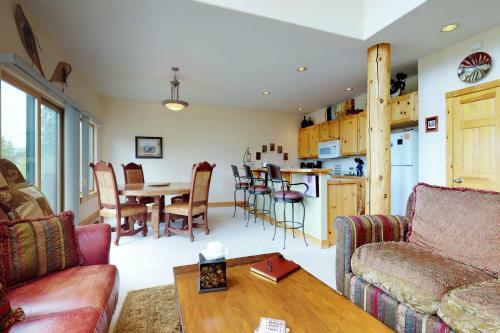 Water Dance Lakeside