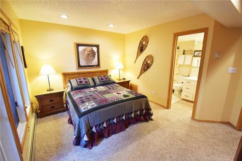 Cross Creek 308 (condo)