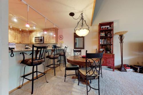 Apartamento Ten Mile Condos