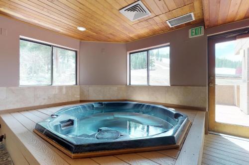 Apartamento Ten Mile Condos