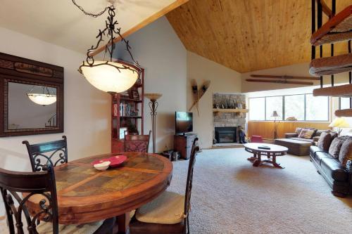 Apartamento Ten Mile Condos