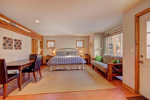 401 Creekside Townhome Home