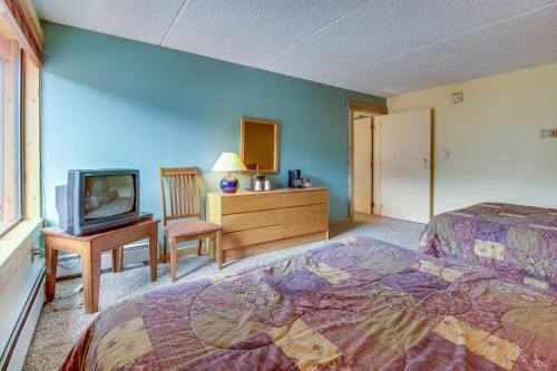 Village Square Room #633