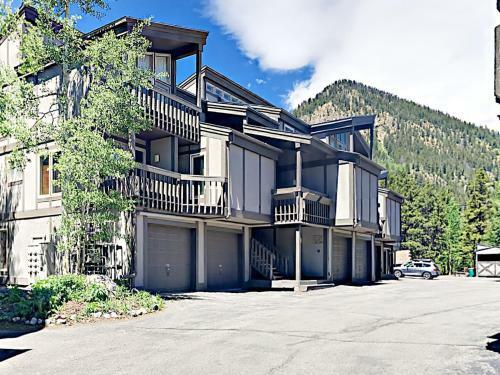 Creekside Townhouse #300