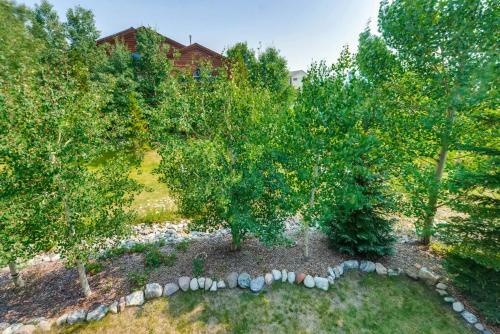 Three-bedroom Townhome 807b At Lake Point Court