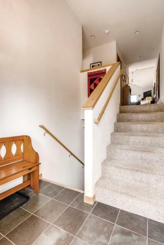 Three-bedroom Townhome 807b At Lake Point Court