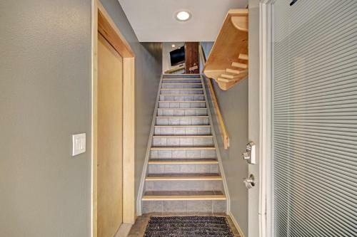 732b Meadow Creek Townhouse