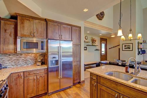 B201 Watertower Place Townhouse