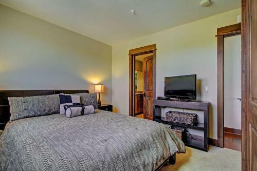 B201 Watertower Place Townhouse