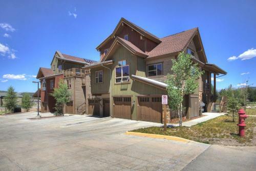 B201 Watertower Place Townhouse