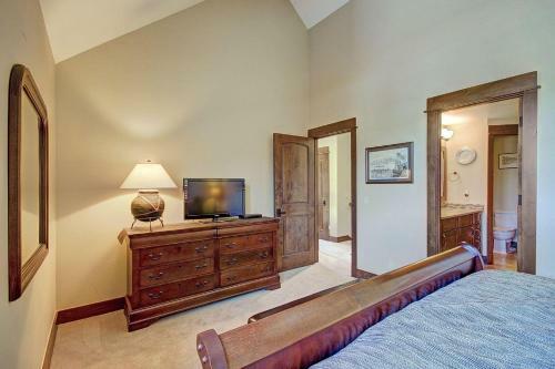 B201 Watertower Place Townhouse
