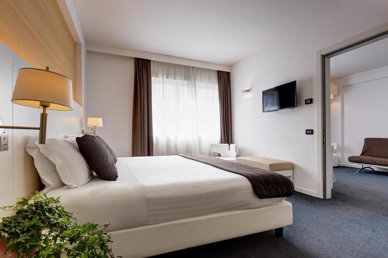 Hotel Holiday Inn East