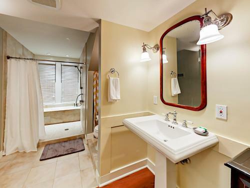 1812 Avenue L Cabin
