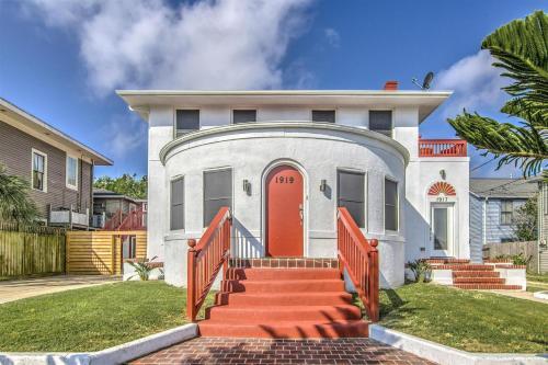 The White House By Pleasure Pier
