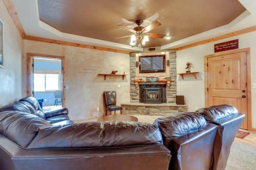 Lodge With Beach Access