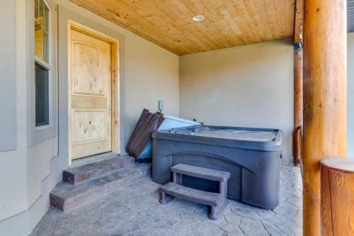 Lodge With Beach Access