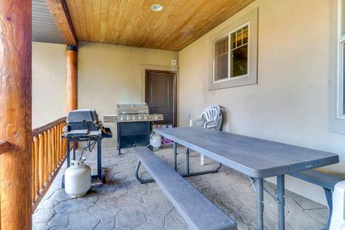 Lodge With Beach Access
