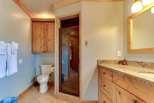 Lodge With Beach Access