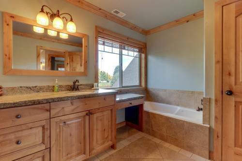 Lodge With Beach Access