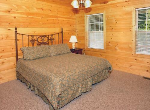 Redneck Ritz #724 - Seven Bedroom Cabin