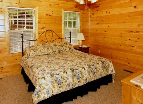 Redneck Ritz #724 - Seven Bedroom Cabin