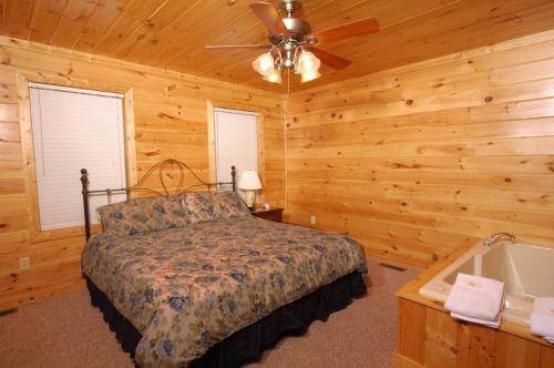 Redneck Ritz #724 - Seven Bedroom Cabin