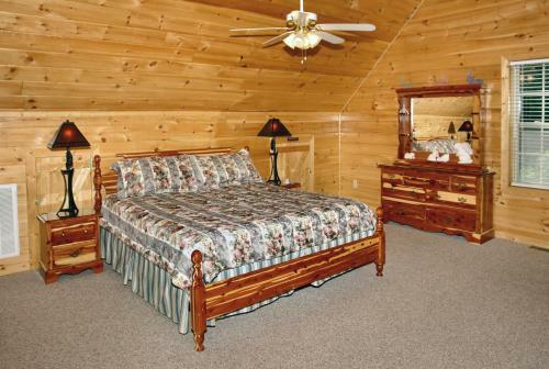 Redneck Ritz #724 - Seven Bedroom Cabin